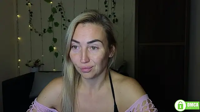 Snapshot of Kiss_julli88I chatting on 10/23/25, 05:23 Kiss julli88I online show from 10/23/25, 05:23