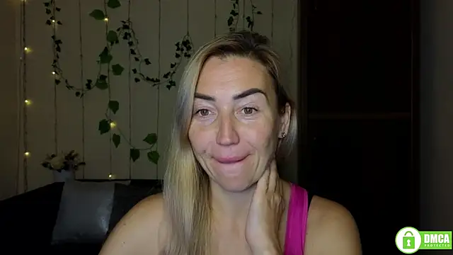 Snapshot of Kiss_julli88I chatting on 10/26/25, 06:25 Kiss julli88I online show from 10/26/25, 06:25