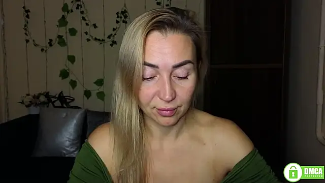 Snapshot of Kiss_julli88I chatting on 11/11/25, 06:30 Kiss julli88I online show from 11/11/25, 06:30