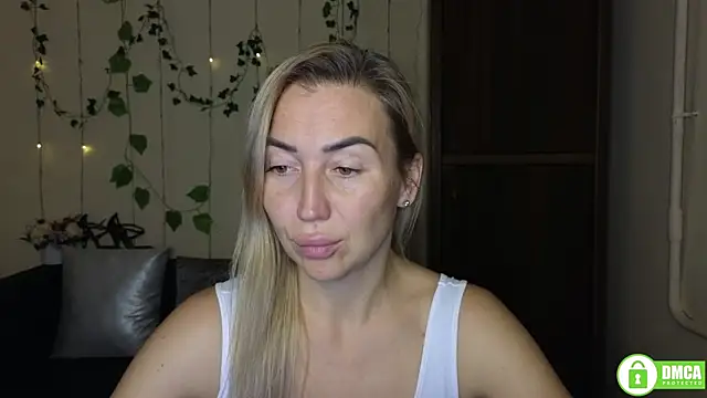 Snapshot of Kiss_julli88I chatting on 11/12/25, 06:30 Kiss julli88I online show from 11/12/25, 06:30