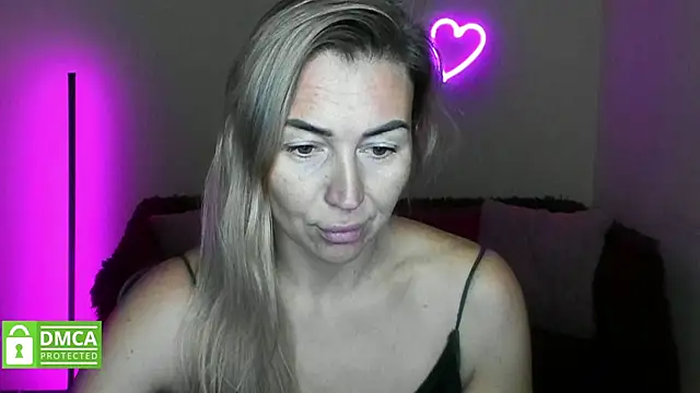 Snapshot of Kiss_julli88I chatting on 11/15/25, 06:22 Kiss julli88I online show from 11/15/25, 06:22