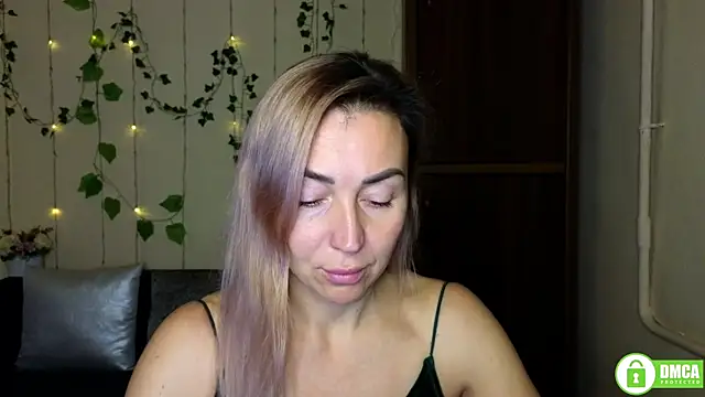 Snapshot of Kiss_julli88I chatting on 11/21/25, 06:28 Kiss julli88I online show from 11/21/25, 06:28