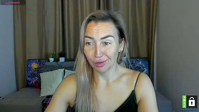 Snapshot of Kiss_julli88I chatting on 11/25/25, 06:30 Kiss julli88I online show from 11/25/25, 06:30