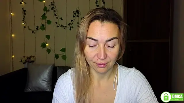 Snapshot of Kiss_julli88I chatting on 11/29/25, 06:22 Kiss julli88I online show from 11/29/25, 06:22