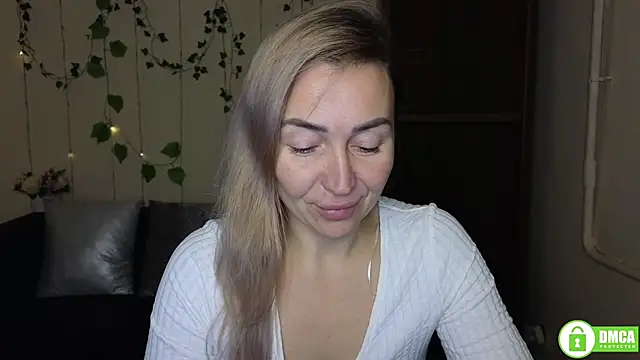 Snapshot of Kiss_julli88I chatting on 12/14/25, 06:23 Kiss julli88I online show from 12/14/25, 06:23