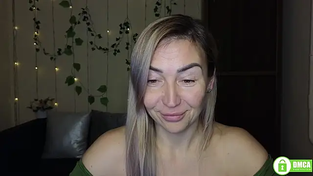 Snapshot of Kiss_julli88I chatting on 12/16/25, 06:35 Kiss julli88I online show from 12/16/25, 06:35