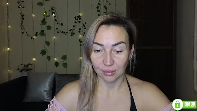 Snapshot of Kiss_julli88I chatting on 12/18/25, 06:25 Kiss julli88I online show from 12/18/25, 06:25