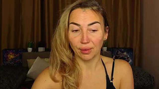 Snapshot of Kiss_julli88I chatting on 01/18/26, 06:23 Kiss julli88I online show from 01/18/26, 06:23