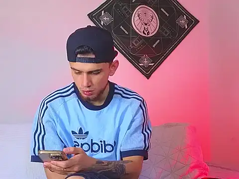 Snapshot of samevansx_ chatting on 12/15/25, 04:11 samevansx online show from 12/15/25, 04:11