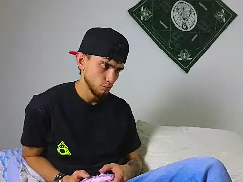 Snapshot of samevansx_ chatting on 12/17/25, 11:22 samevansx online show from 12/17/25, 11:22