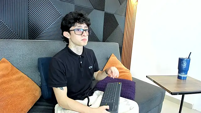 troy rouge online show from 03/15/25, 07:05