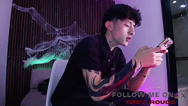 troy rouge online show from 10/30/25, 07:14