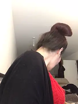 Curvy-Essex-Milf online show from 10/12/25, 11:09