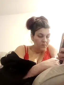 Curvy-Essex-Milf online show from 12/13/25, 07:53