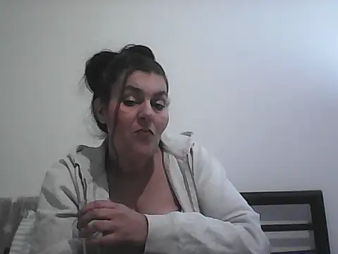 Curvy-Essex-Milf online show from 03/05/26, 11:34