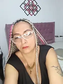 AlessandraLeroy online show from 12/18/25, 01:33