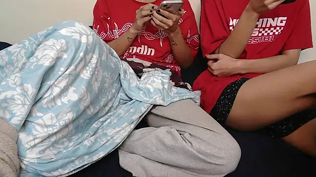 NaughtyThrouple007 online show from 11/20/25, 07:30