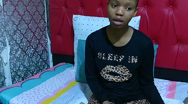 Snapshot of BondiBitch chatting on 03/18/25, 02:47 BondiBitch online show from 03/18/25, 02:47