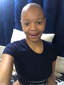 Snapshot of BondiBitch chatting on 10/27/25, 09:30 BondiBitch online show from 10/27/25, 09:30