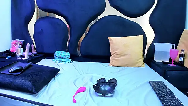 Oriana69  online show from 04/09/26, 02:55