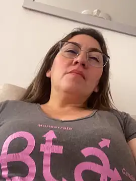 Luna-nevada online show from 04/18/26, 07:51