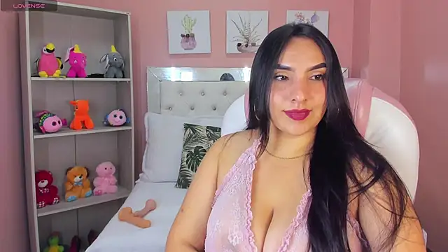 Snapshot of Sophie_Grays_ chatting on 04/27/26, 03:21 Sophie Grays online show from 04/27/26, 03:21