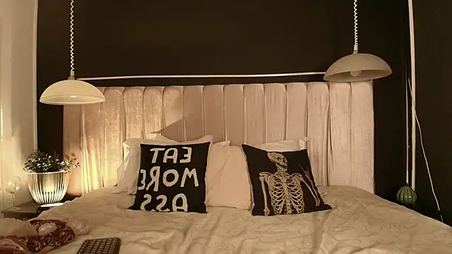 Zhally Dee online show from 11/10/25, 07:46