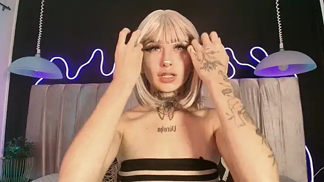 Zhally Dee online show from 04/10/26, 07:51