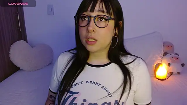 Snapshot of Oliviargf chatting on 10/25/25, 12:18 Oliviargf online show from 10/25/25, 12:18