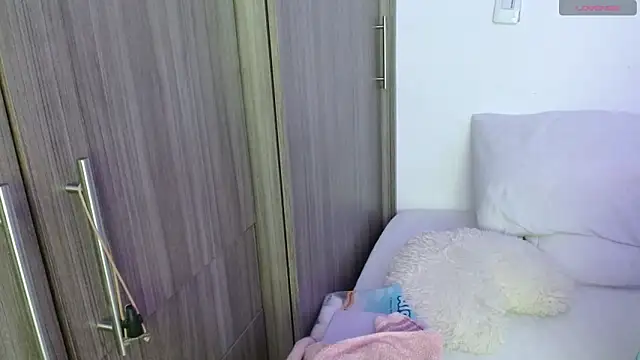 Snapshot of Oliviargf chatting on 10/30/25, 12:56 Oliviargf online show from 10/30/25, 12:56