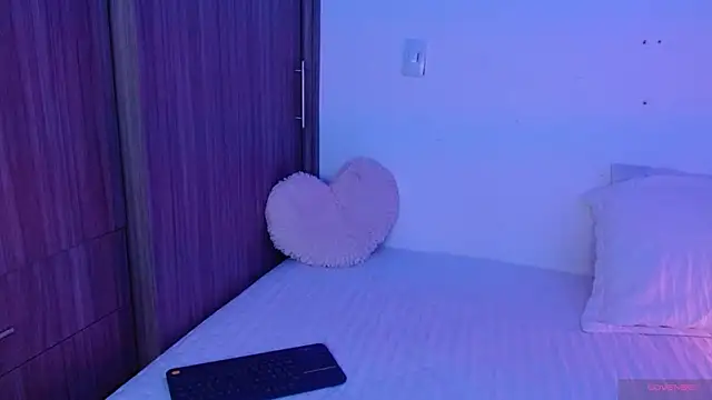 Oliviargf online show from 11/29/25, 12:13