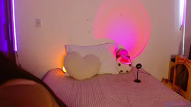 Oliviargf online show from 04/21/26, 12:22