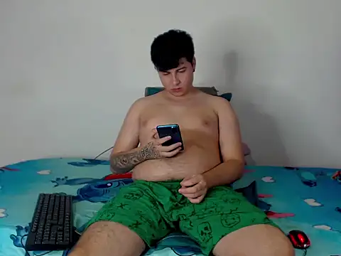 Snapshot of CrissConor chatting on 06/18/26, 04:44 CrissConor online show from 06/18/26, 04:44