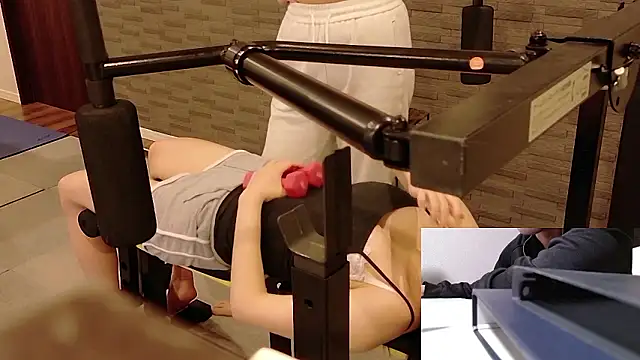 Snapshot of Stretch-man chatting on 11/12/25, 08:04 Stretch-man online show from 11/12/25, 08:04