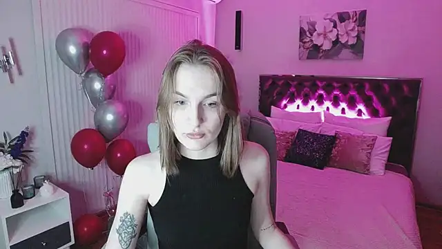 Snapshot of _Vikky_Moon_ chatting on 03/08/25, 01:28  Vikky Moon  online show from 03/08/25, 01:28
