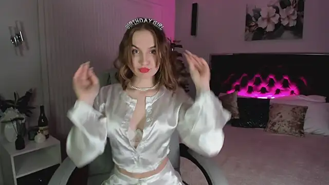 Snapshot of _Vikky_Moon_ chatting on 03/19/25, 01:10  Vikky Moon  online show from 03/19/25, 01:10