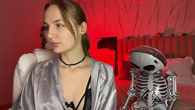 Snapshot of _Vikky_Moon_ chatting on 10/27/25, 01:20  Vikky Moon  online show from 10/27/25, 01:20