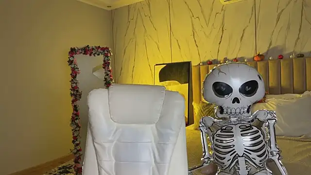  Vikky Moon  online show from 10/28/25, 12:47