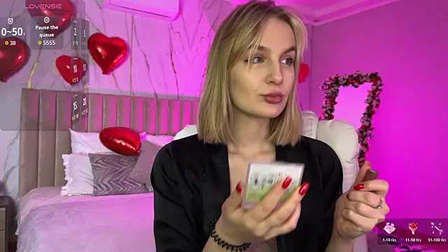  Vikky Moon  online show from 03/04/26, 12:38