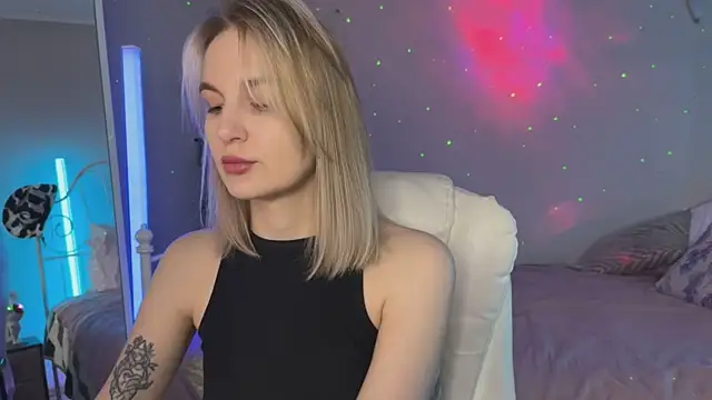  Vikky Moon  online show from 06/05/26, 12:50