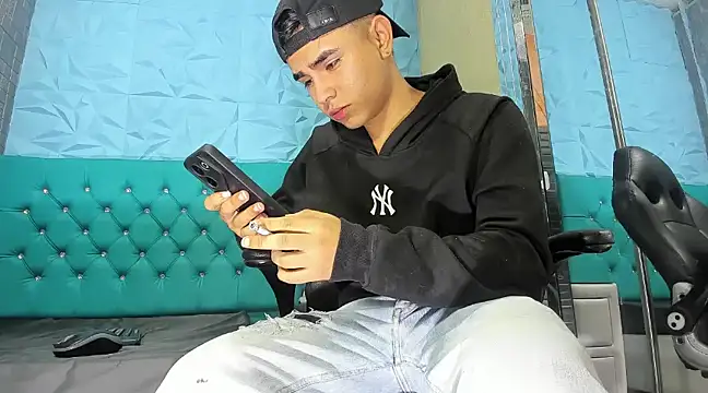 NohaCollens online show from 03/19/25, 10:44