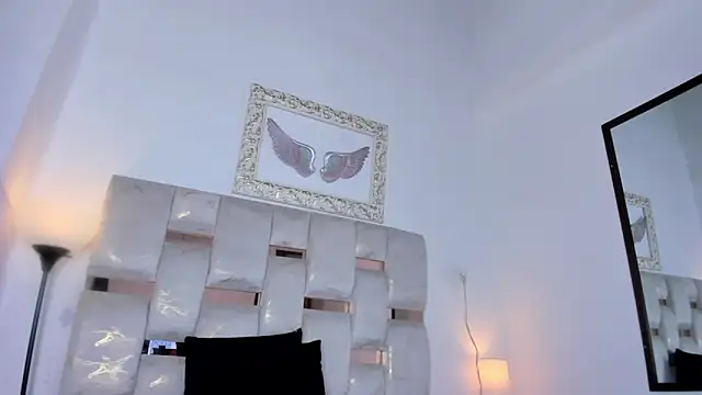 Lola Blondie online show from 11/18/25, 12:20