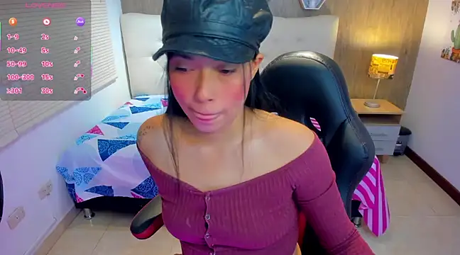 Snapshot of _LiilyWong chatting on 03/11/25, 04:54  LiilyWong online show from 03/11/25, 04:54
