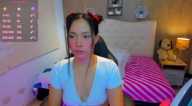 Snapshot of _LiilyWong chatting on 03/19/25, 04:57  LiilyWong online show from 03/19/25, 04:57