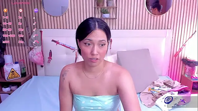 Snapshot of _LiilyWong chatting on 10/23/25, 03:22  LiilyWong online show from 10/23/25, 03:22