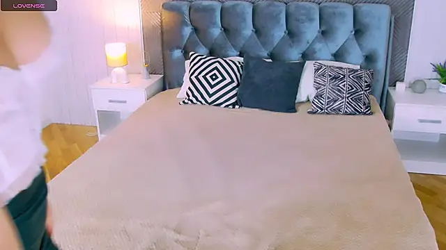 Maya Rogerss online show from 03/26/26, 02:33