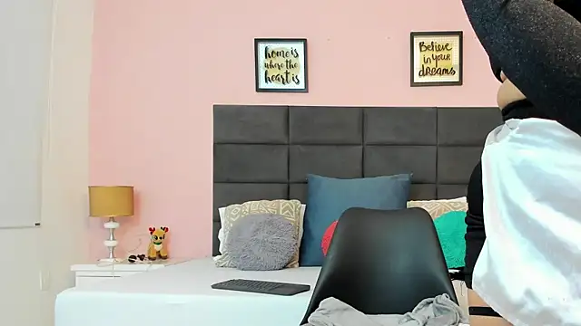 SophiaQueens online show from 10/17/25, 08:33