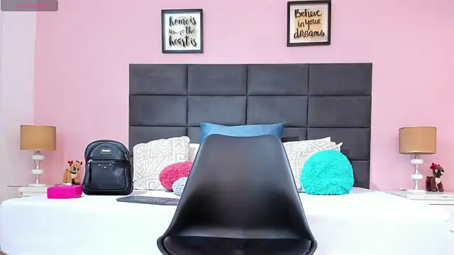 SophiaQueens online show from 10/18/25, 08:20