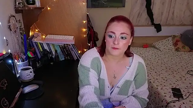 Snapshot of ValkaBlue chatting on 09/21/25, 03:19 ValkaBlue online show from 09/21/25, 03:19