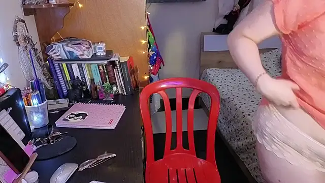 Snapshot of ValkaBlue chatting on 10/05/25, 02:10 ValkaBlue online show from 10/05/25, 02:10